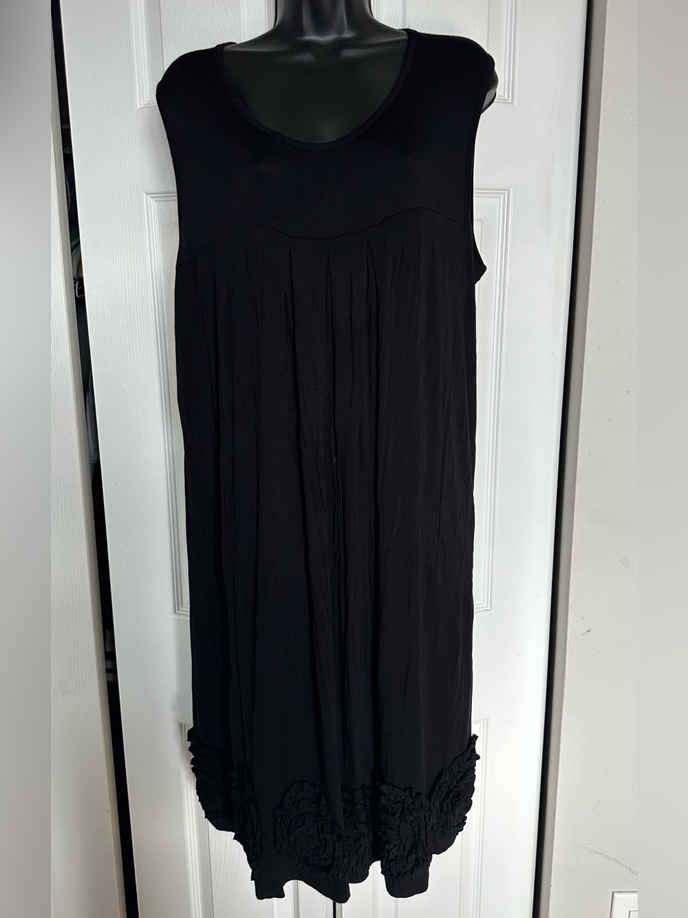 Design History Woman - *Plus Size* Black sleeveless midi dress w/floral hem - 2X